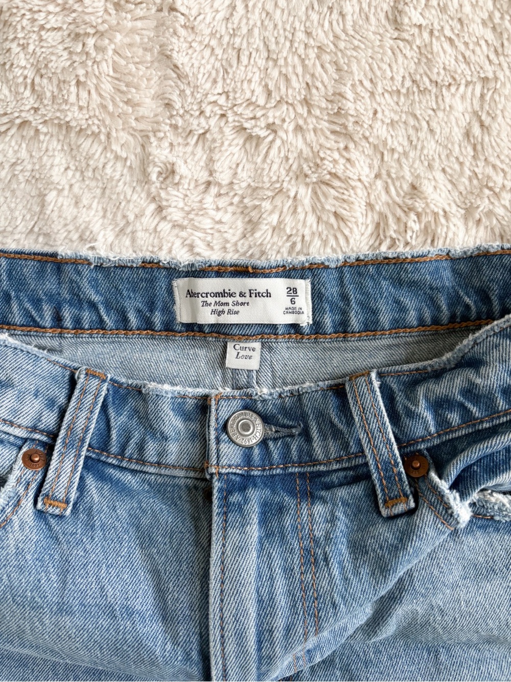 Abercrombie Curve Love Mom Shorts High Rise Distressed Medium Wash Size 28 - Picture 4 of 5